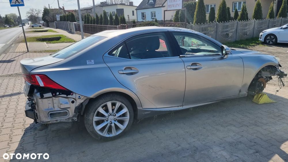 Lexus IS 300h Elegance - 11