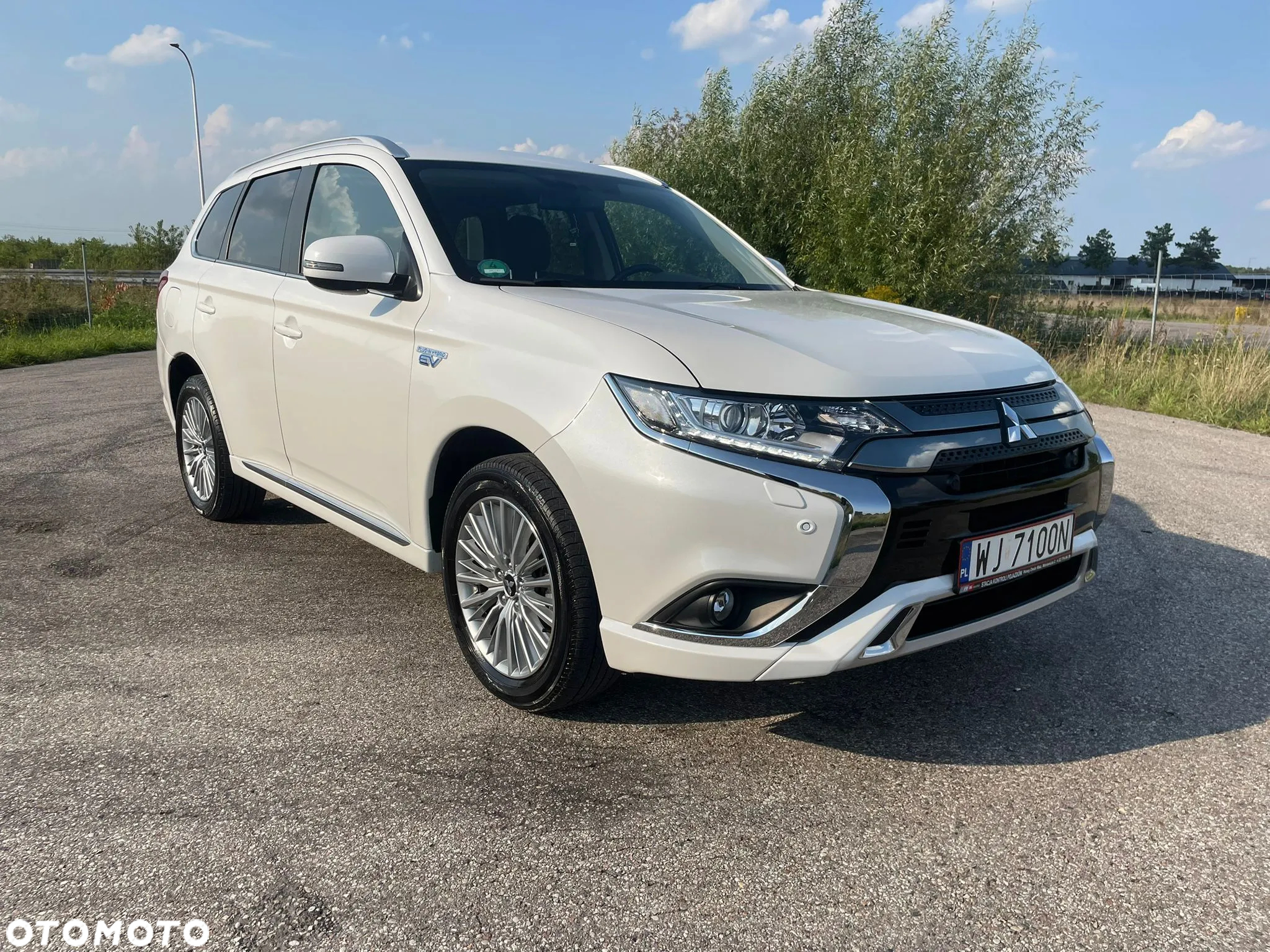 Mitsubishi Outlander 2.4 4WD Plug-In Hybrid Plus - 12