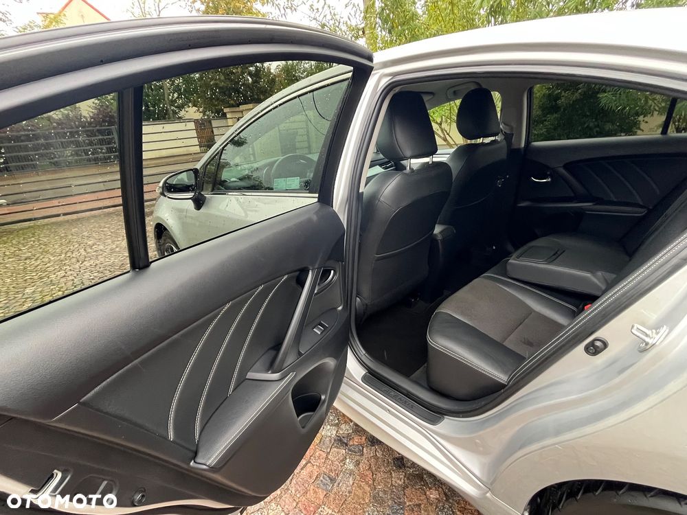 Toyota Avensis 1.8 Premium - 30