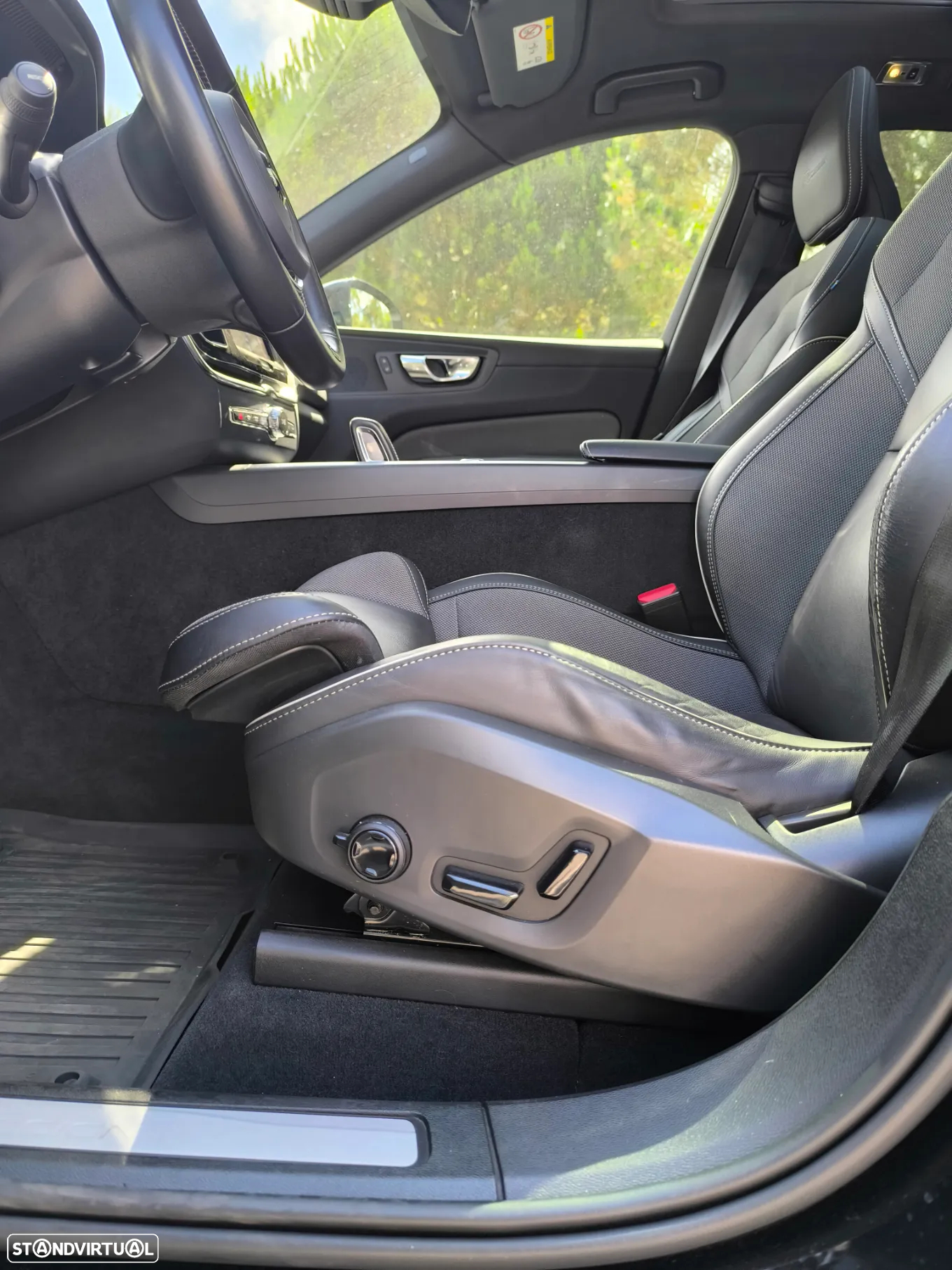 Volvo XC 60 2.0 T8 PHEV R-Design Expression AWD - 22