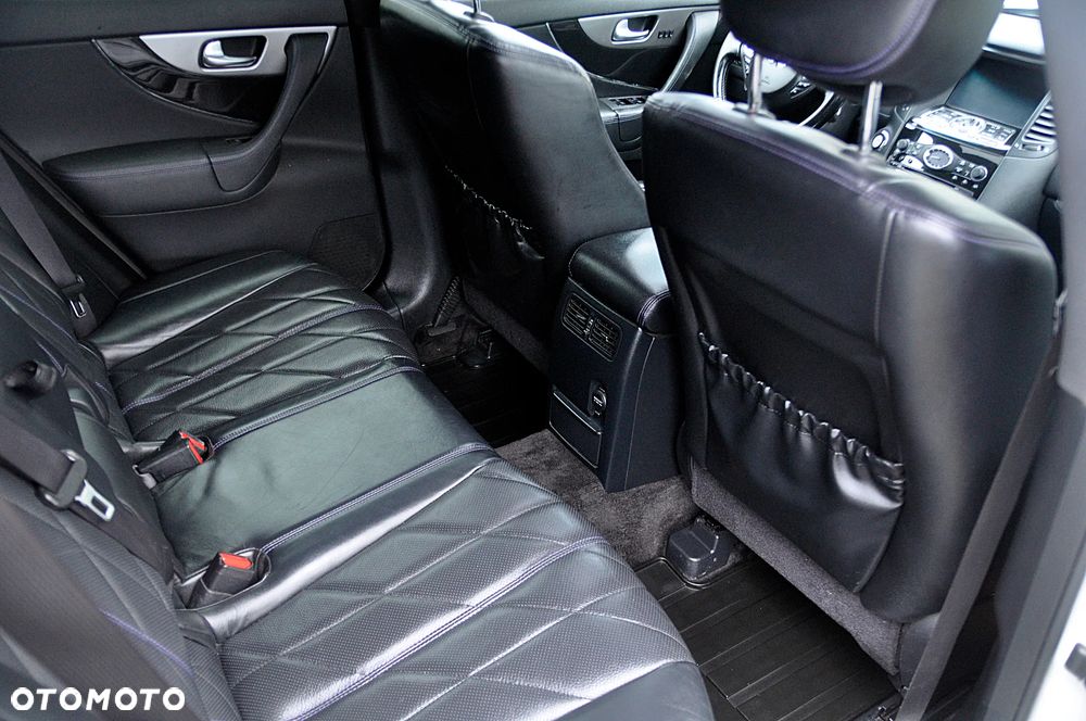 Infiniti QX70 3.0d S - 11