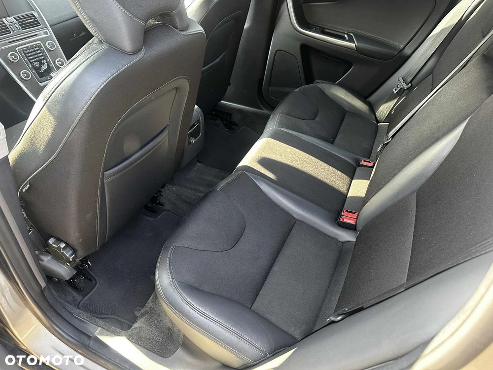 Volvo XC 60 D4 Drive-E Momentum - 2