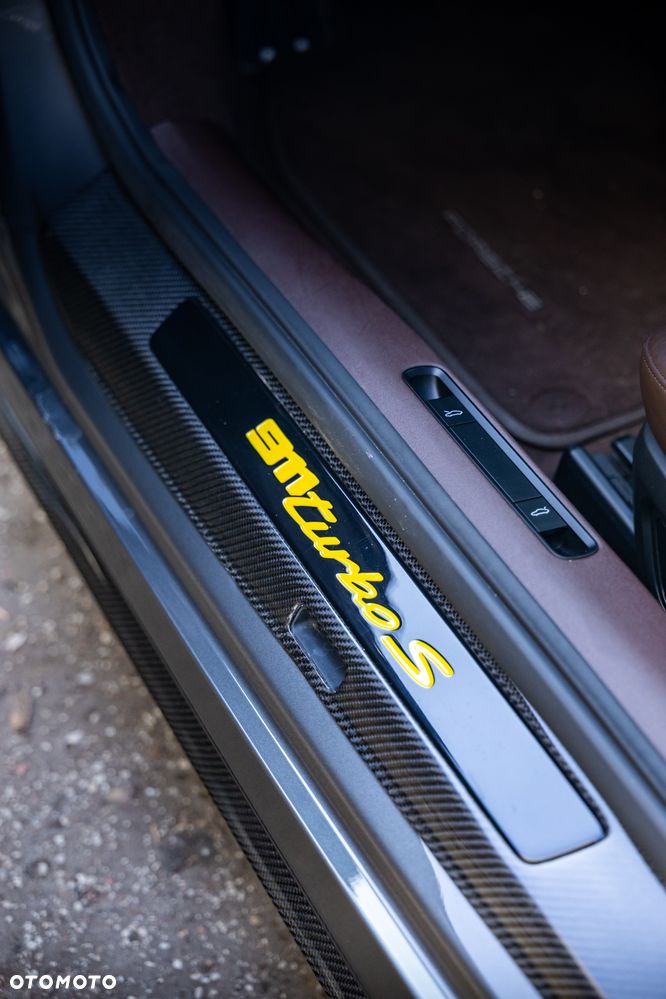 Porsche 911 Turbo S - 23
