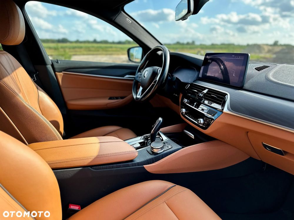 BMW Seria 5 530i xDrive mHEV Luxury Line - 34