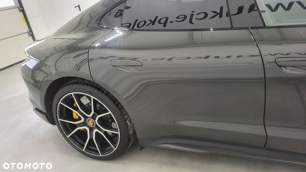 Porsche Taycan - 5