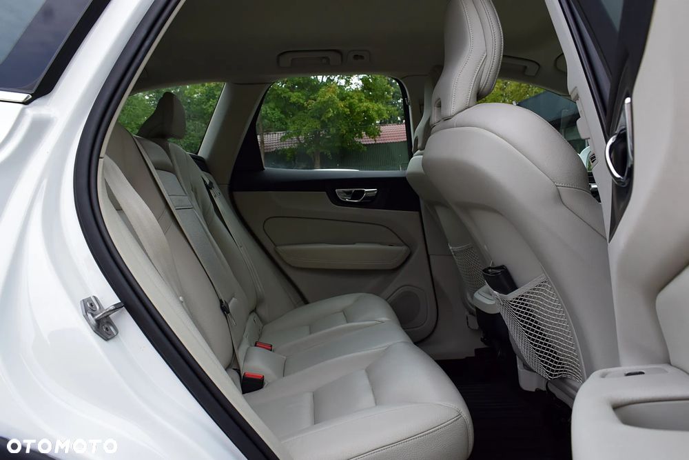 Volvo XC 60 D4 AWD Momentum - 7