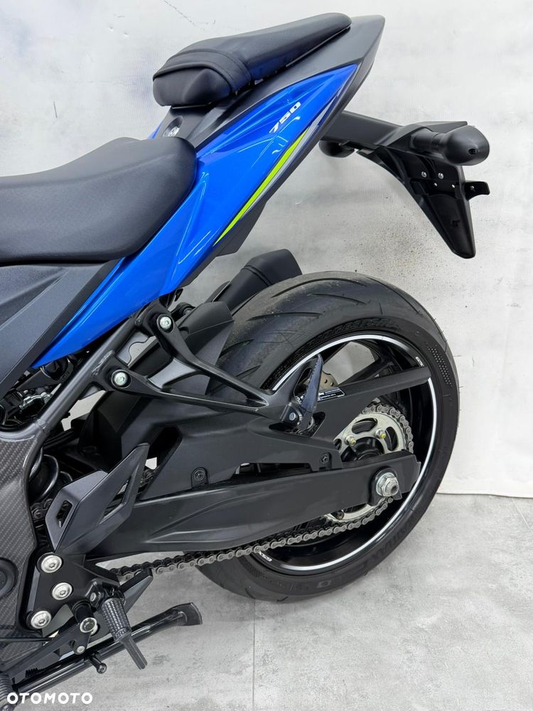 Suzuki GSX - 29