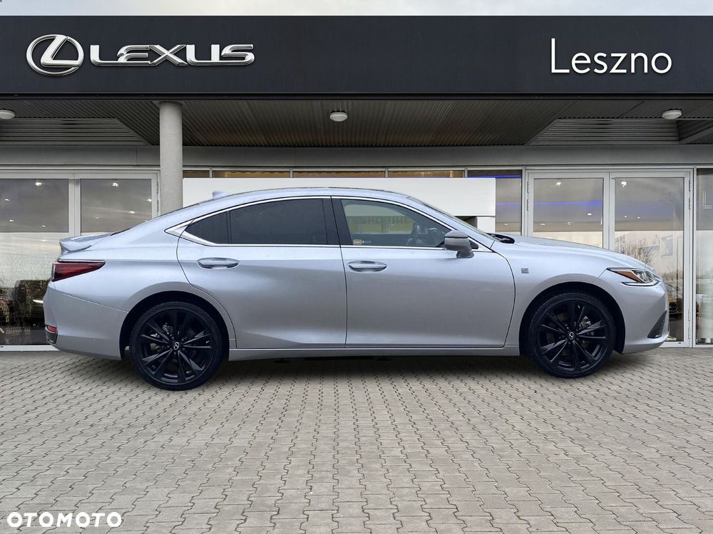 Lexus ES 300h F Sport Design - 8