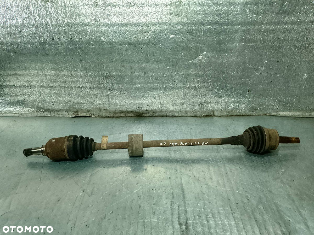 PÓŁOŚ PRAWA PRZÓD FIAT GRANDE PUNTO 55700559 1.4 8V - 4