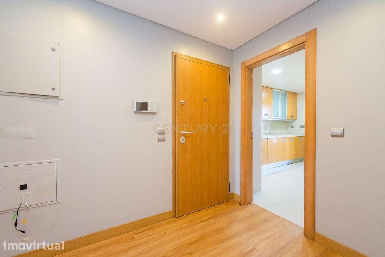 Apartamento T3 Duplex em São Domingos de Rana, Cascais - Grande imagem: 4/60