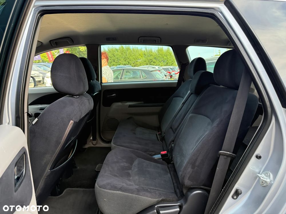 Mitsubishi Grandis 2.4 Inform - 24