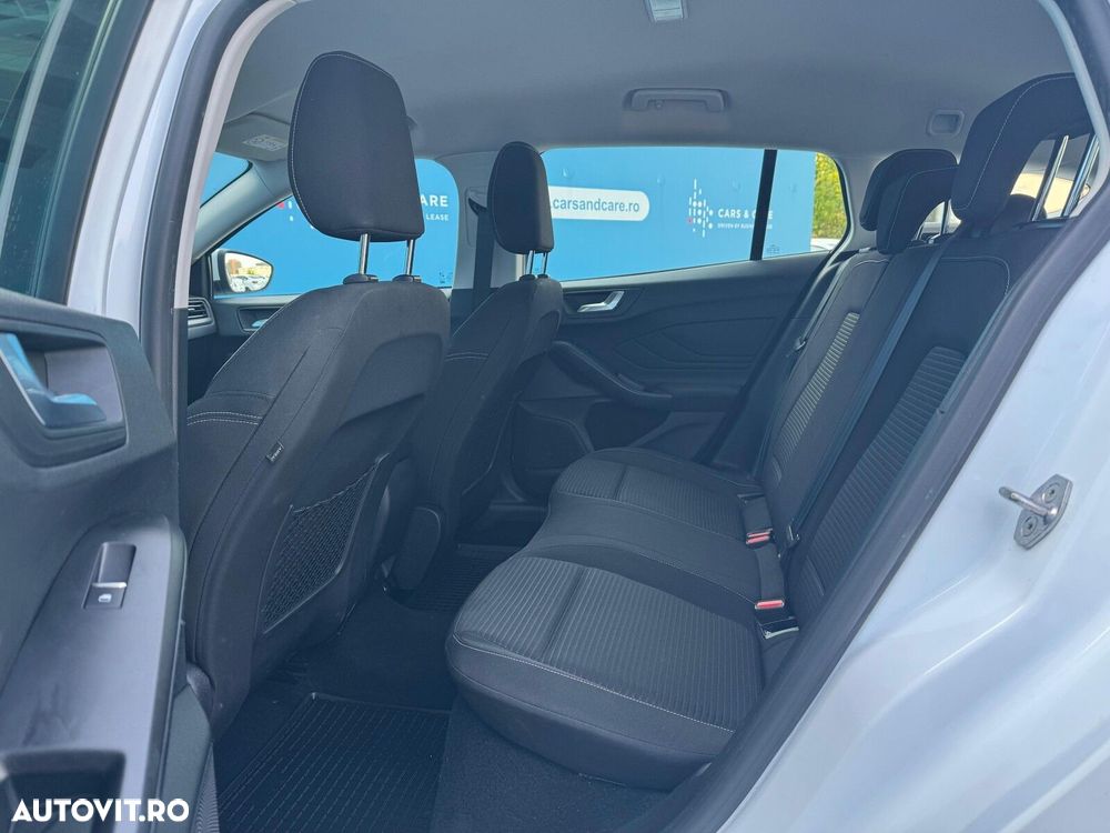 FORD Focus 2023 — imagine 8