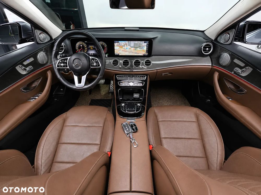 Mercedes-Benz Klasa E 300 9G-TRONIC AMG Line - 11