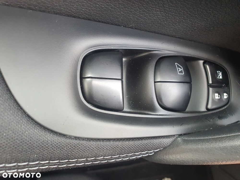 Nissan Qashqai 1.2 DIG-T N-Vision - 23