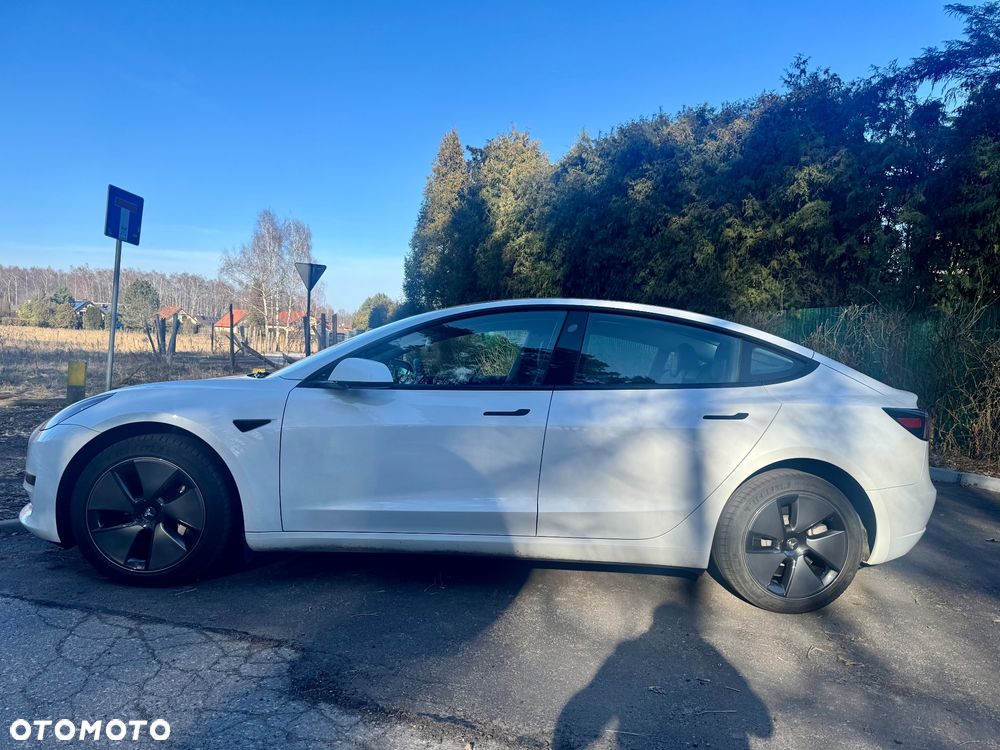 Tesla Model 3 - 8