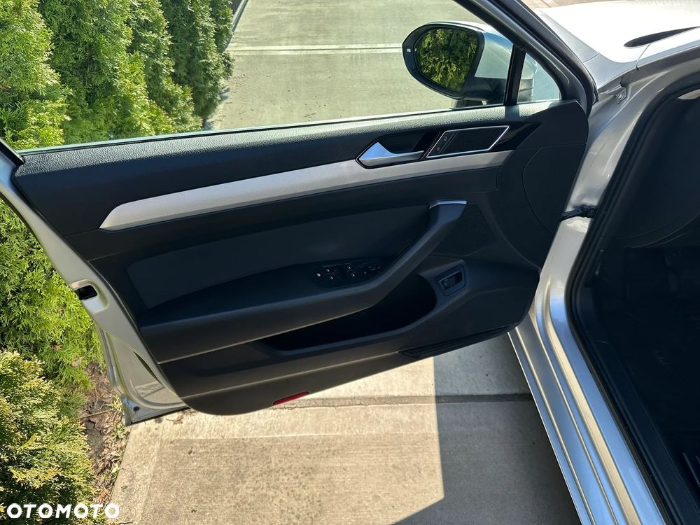 Volkswagen Passat - 11