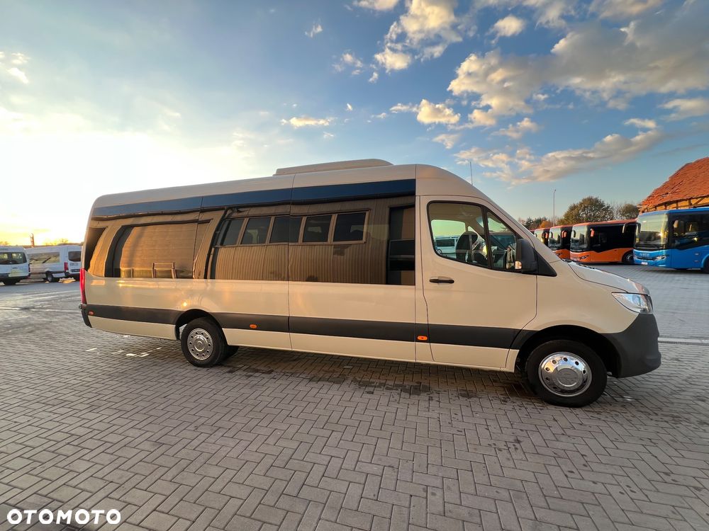 Mercedes-Benz 519 model - 3