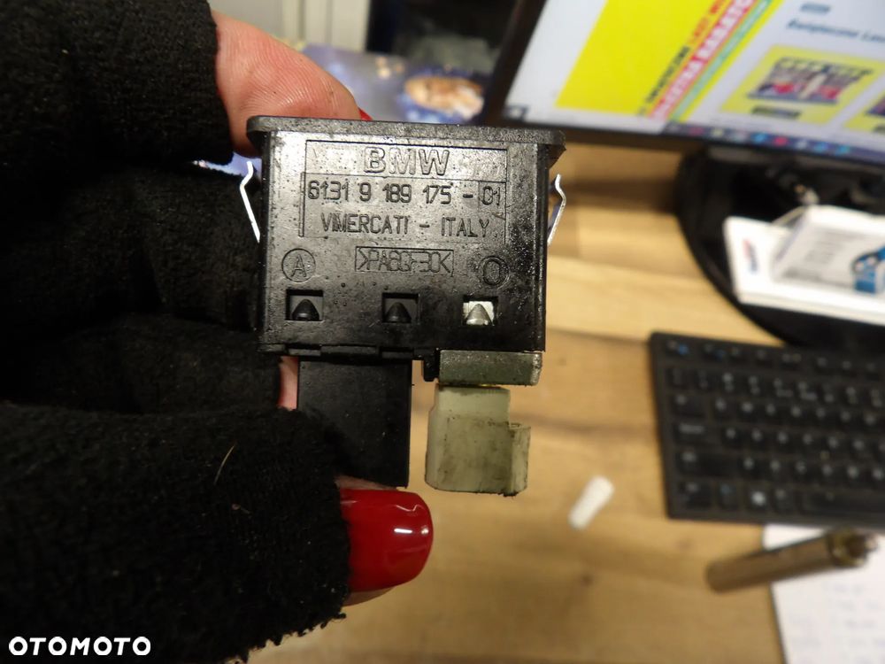 BMW -E60,E80,E90 - GNIAZDO USB - AUX - 9189175 - 2