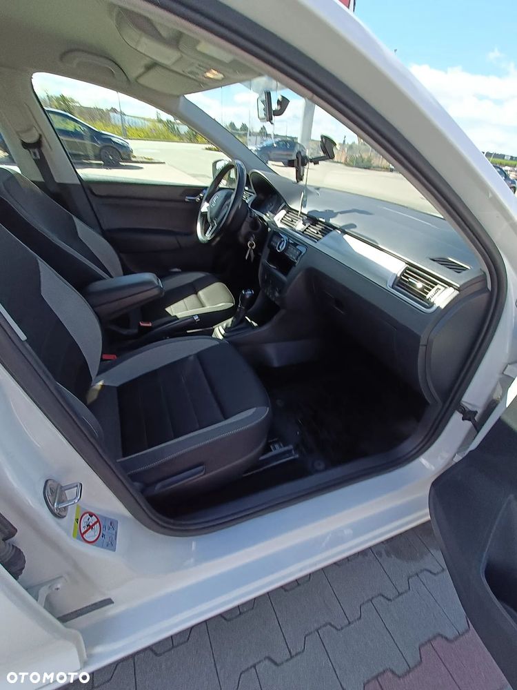 Skoda RAPID 1.2 TSI Ambition DSG - 17