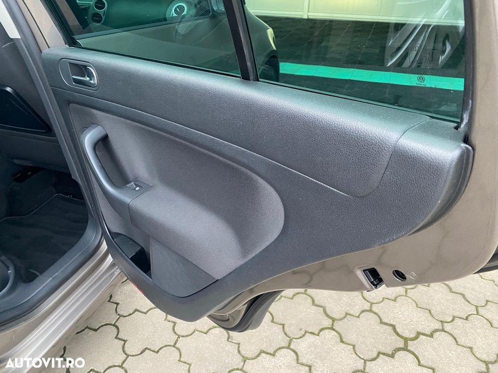 Volkswagen Golf Plus 1.6 TDI DPF BlueMotion Technology Comfortline - 12