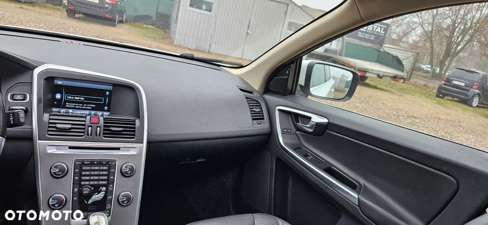Volvo XC 60 D5 AWD Geartronic Summum - 25
