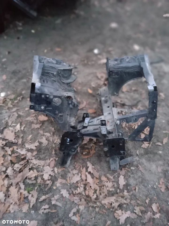 Megane III fartuch podłużnica okular - 1