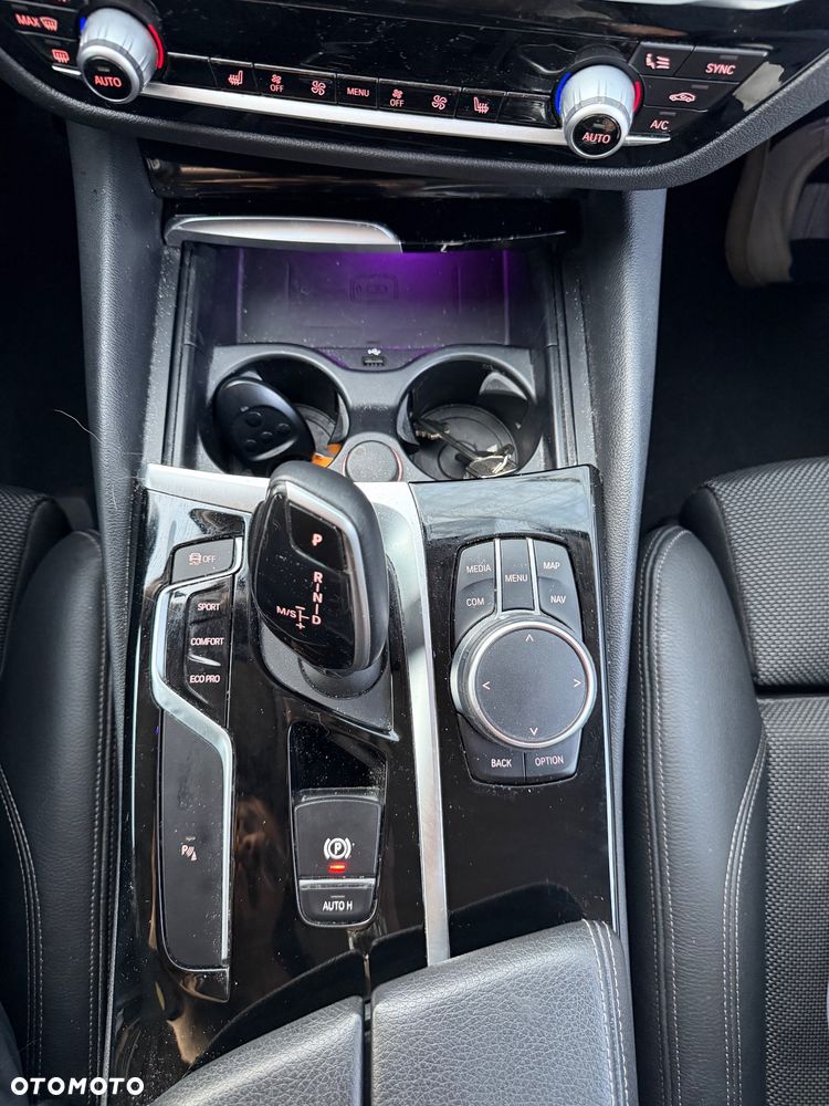 BMW Seria 5 518d Sport Line - 15