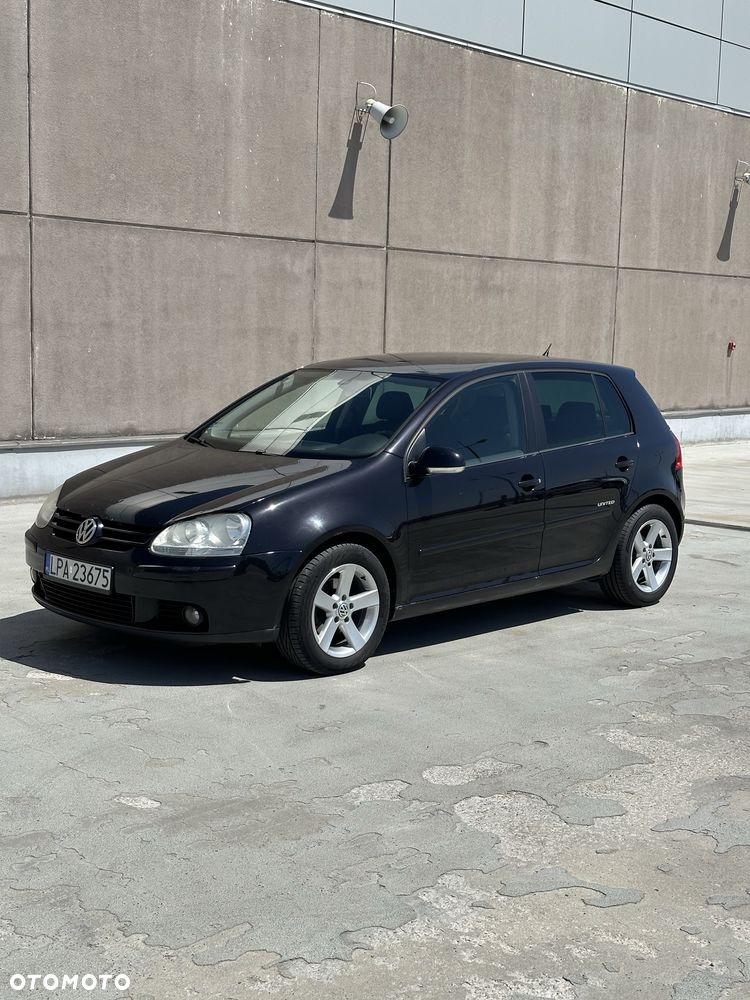 Volkswagen Golf - 1