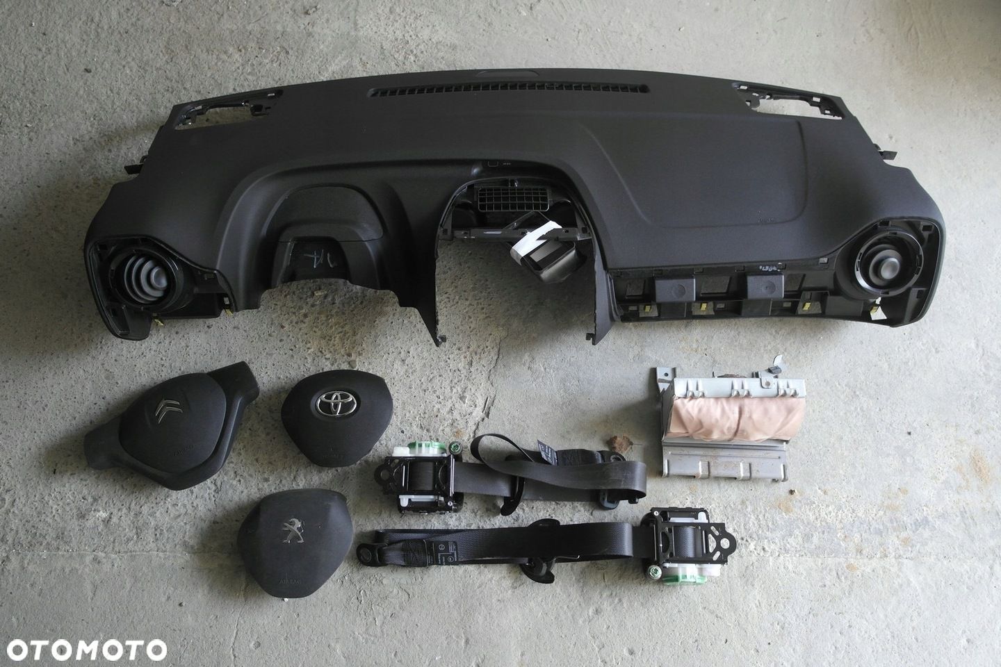 AYGO 108 C1 DESKA KONSOLA PULPIT AIRBAG PAS KOKPIT PÓŁKA PASY - 1
