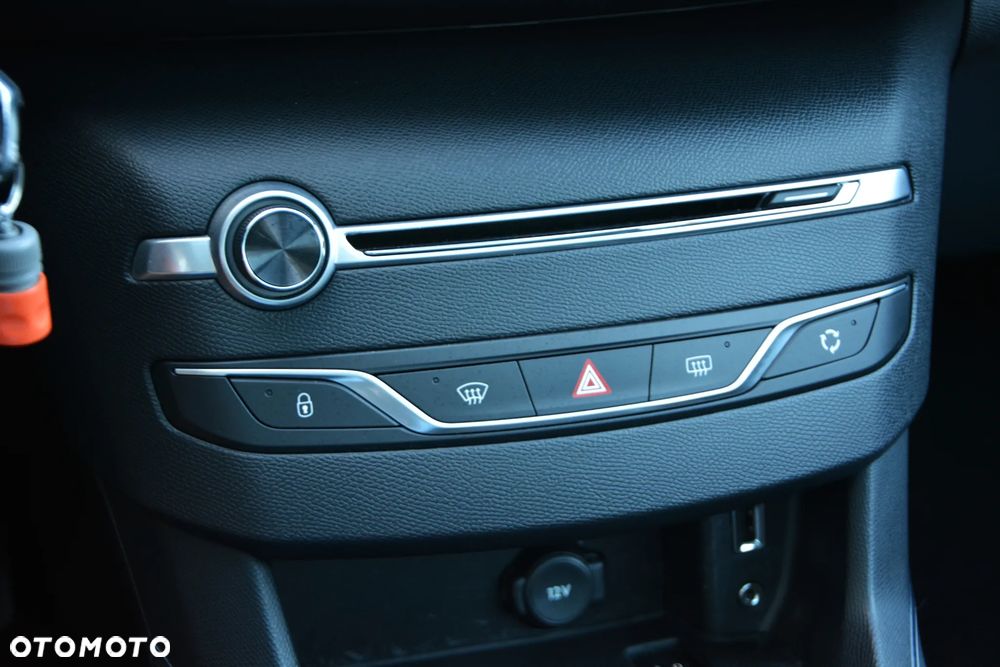 Peugeot 308 1.6 BlueHDi Allure S&S - 29