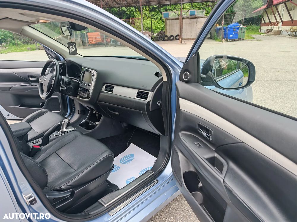 Mitsubishi Outlander - 16