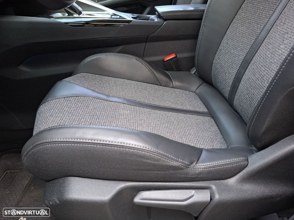 Peugeot 3008 1.2 PureTech Allure EAT8 - 26