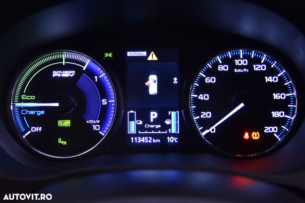Mitsubishi Outlander - 11