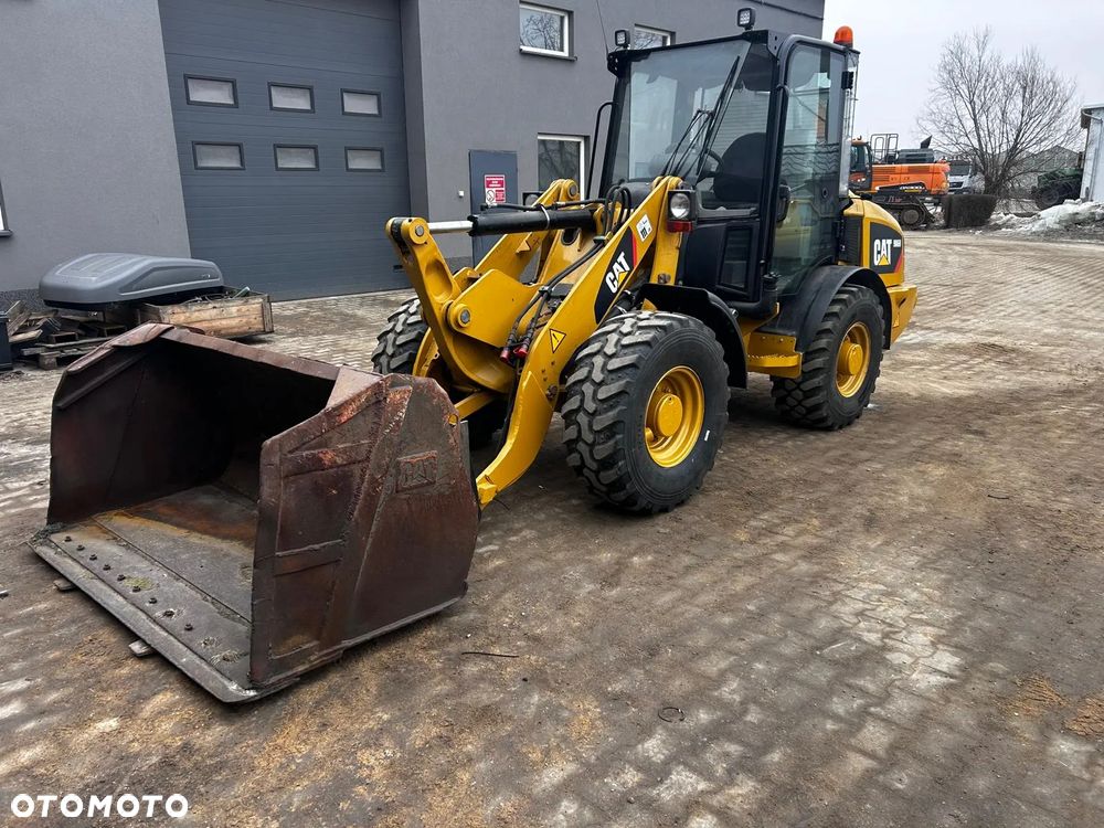 Caterpillar 906 - 11