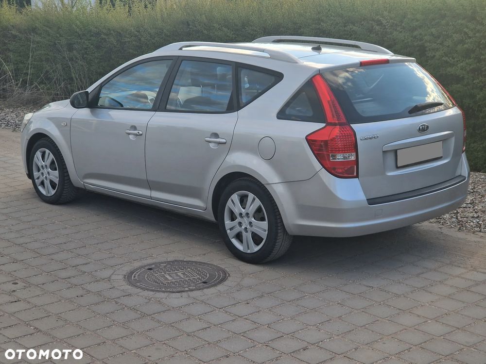 Kia Ceed - 13