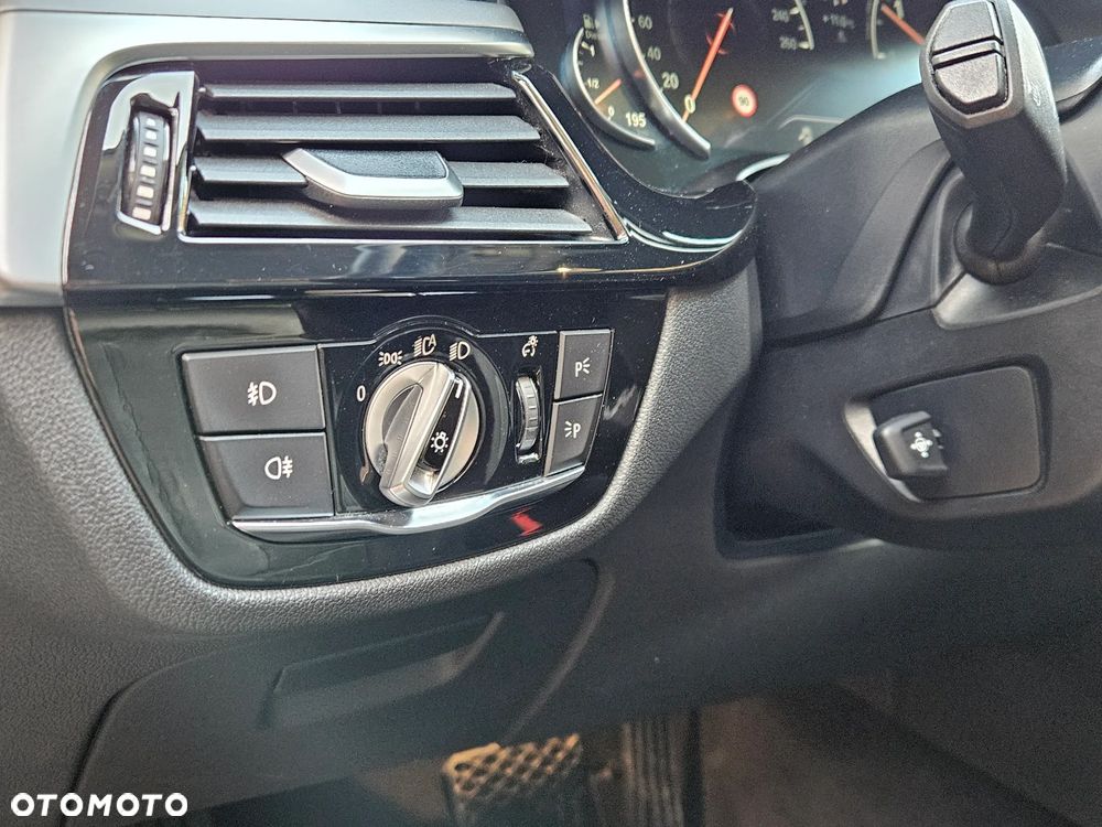 BMW Seria 5 520d xDrive - 19