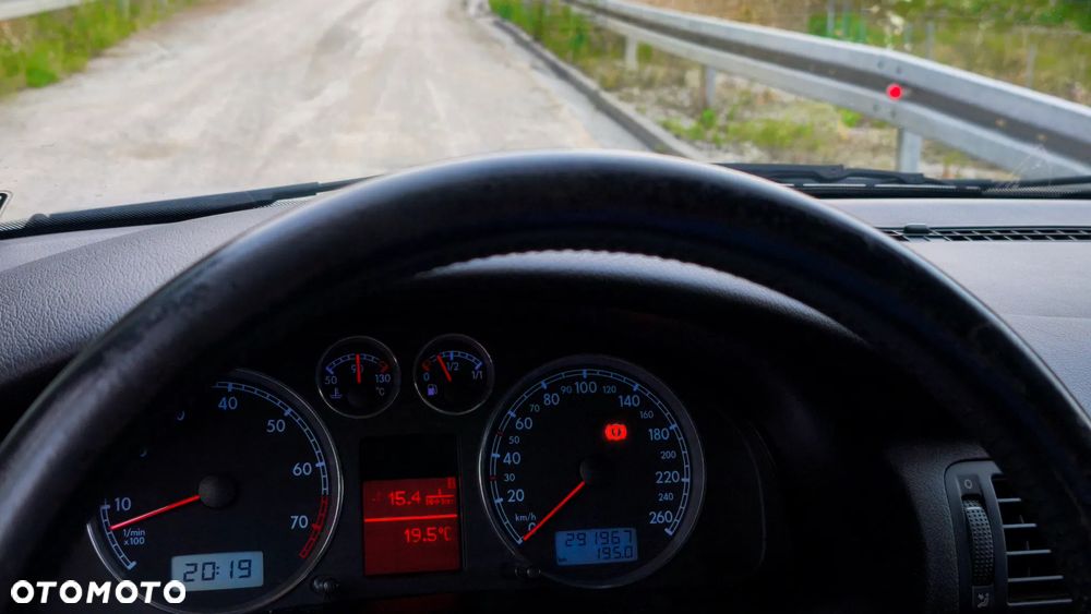 Volkswagen Passat 2.8 V6 4Motion Highline - 5