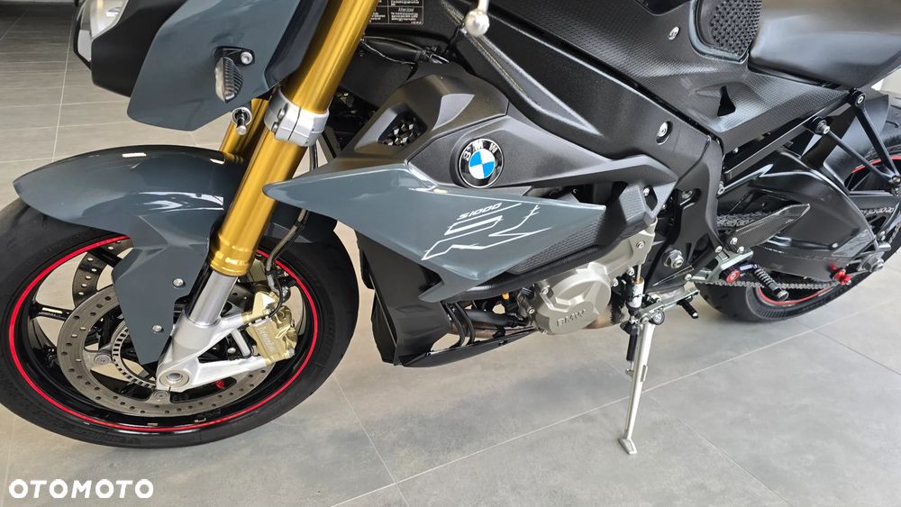 BMW S - 7