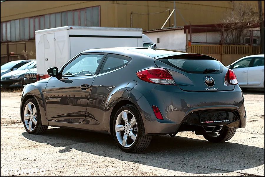 Hyundai Veloster - 7