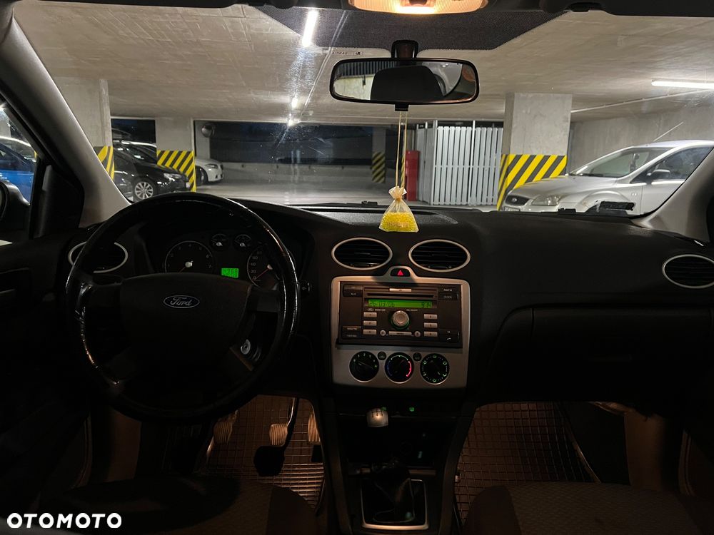Ford Focus 1.6 Ghia - 20