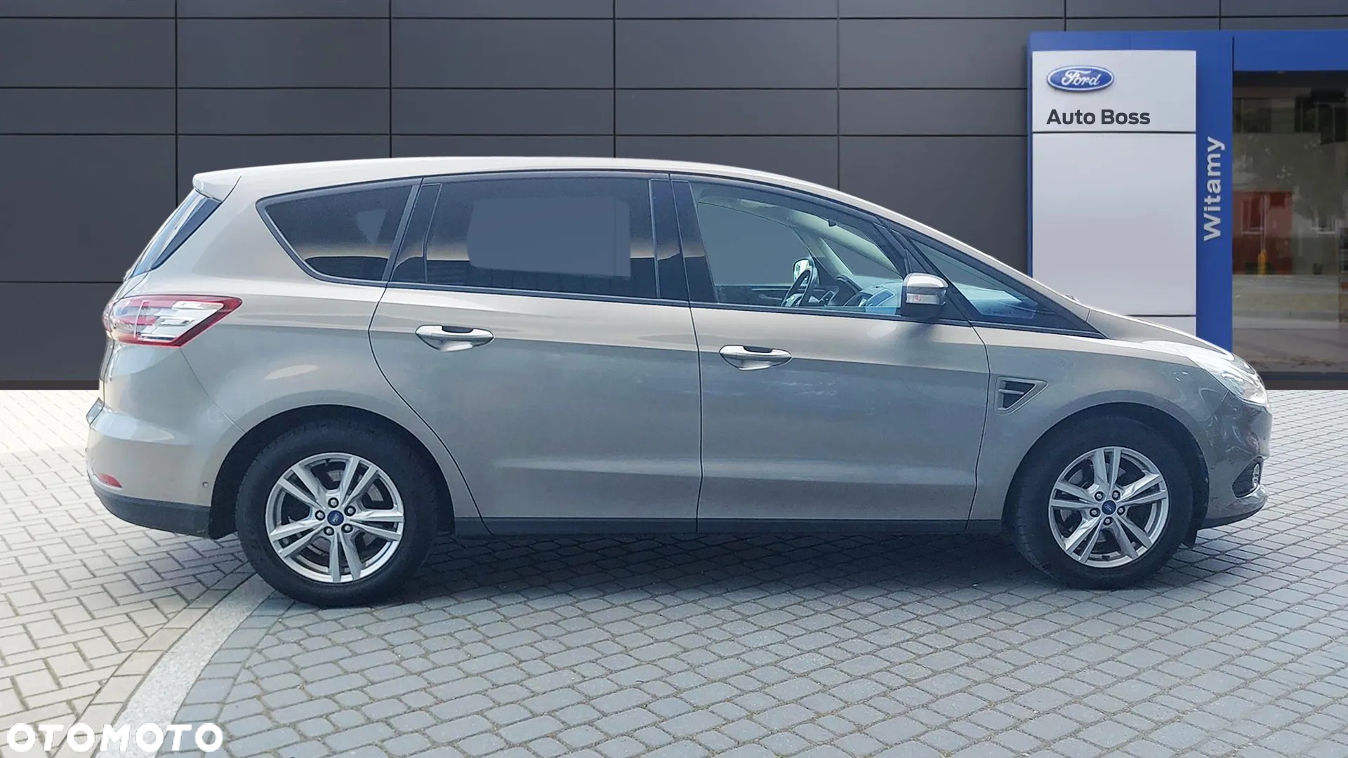Ford S-Max - 11