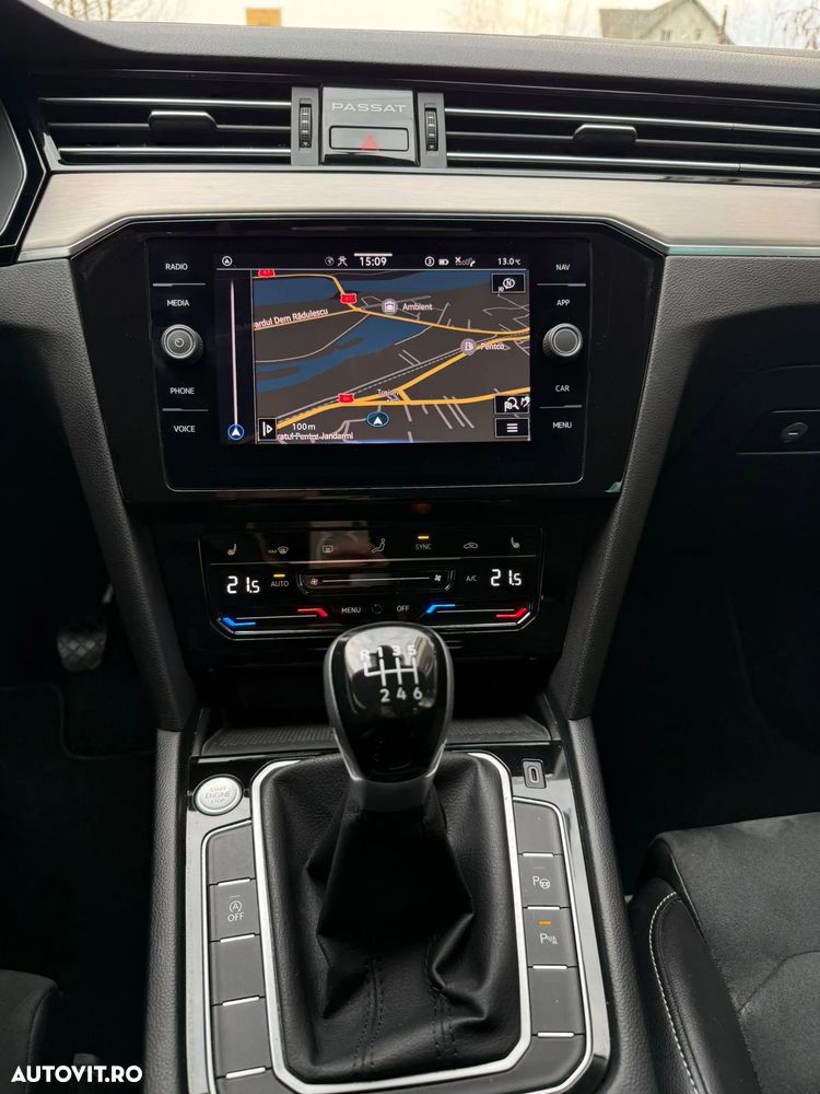 Volkswagen Passat 2.0 TDI SCR Elegance - 17