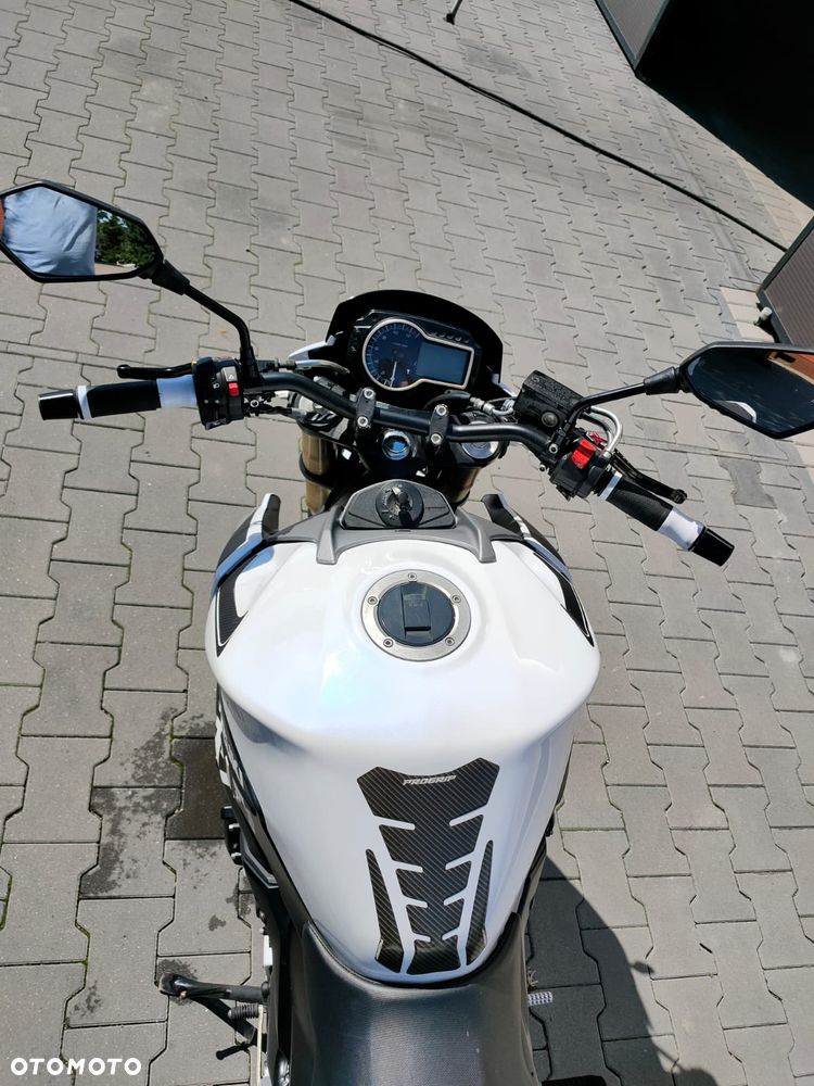 Suzuki GSR - 5