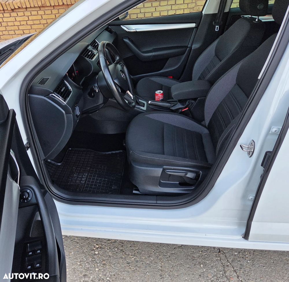 Skoda Octavia 1.6 TDI DSG Style - 4