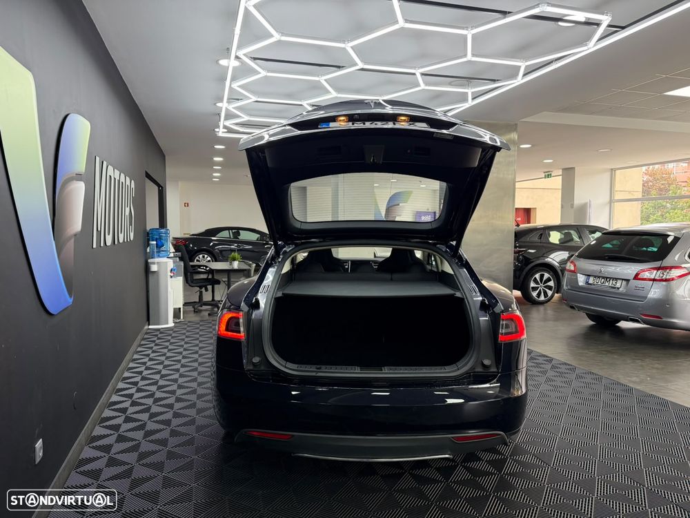 Tesla Model S - 7