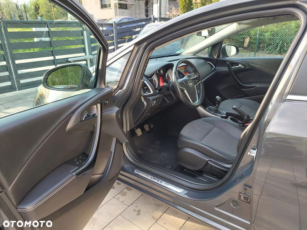 Opel Astra 1.4 Turbo Exklusiv - 10