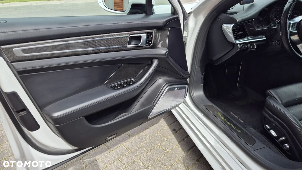 Porsche Panamera 4 E-Hybrid - 17