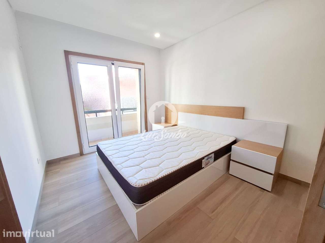Apartamento T1+1, Como Novo, na 1ª Linha de Praia na Póvoa de Varzim - Grande imagem: 4/23