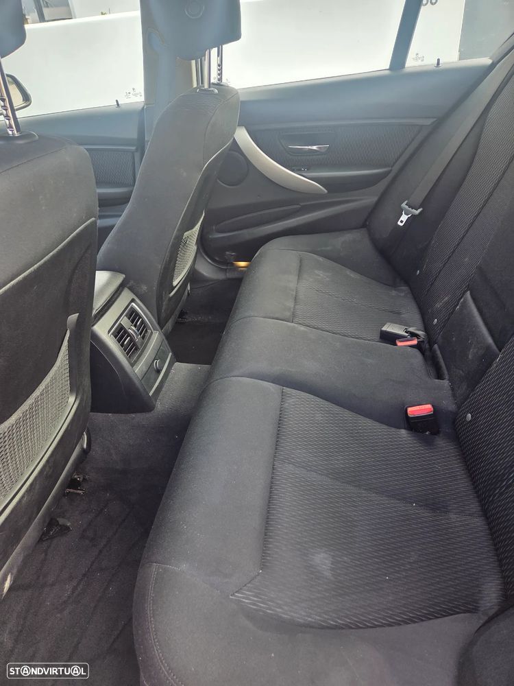 BMW 330 e iPerformance Advantage - 6