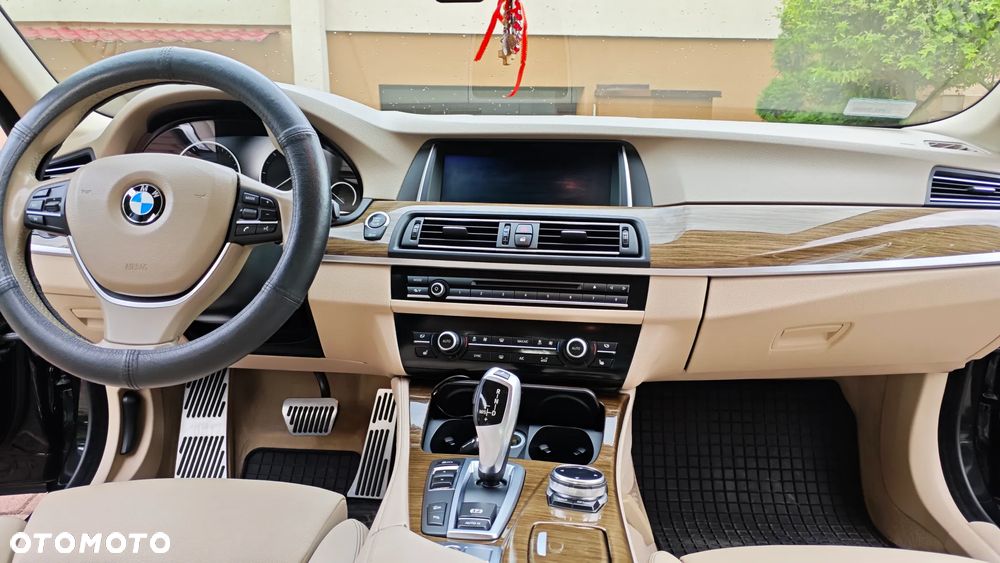 BMW Seria 5 525d xDrive Modern Line - 11